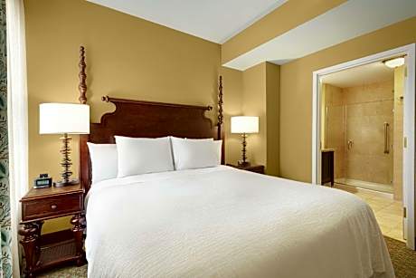 3 Room Pres Suite-2 Bedroom 1 King /2 Queen 2 Bath Non-Smoking