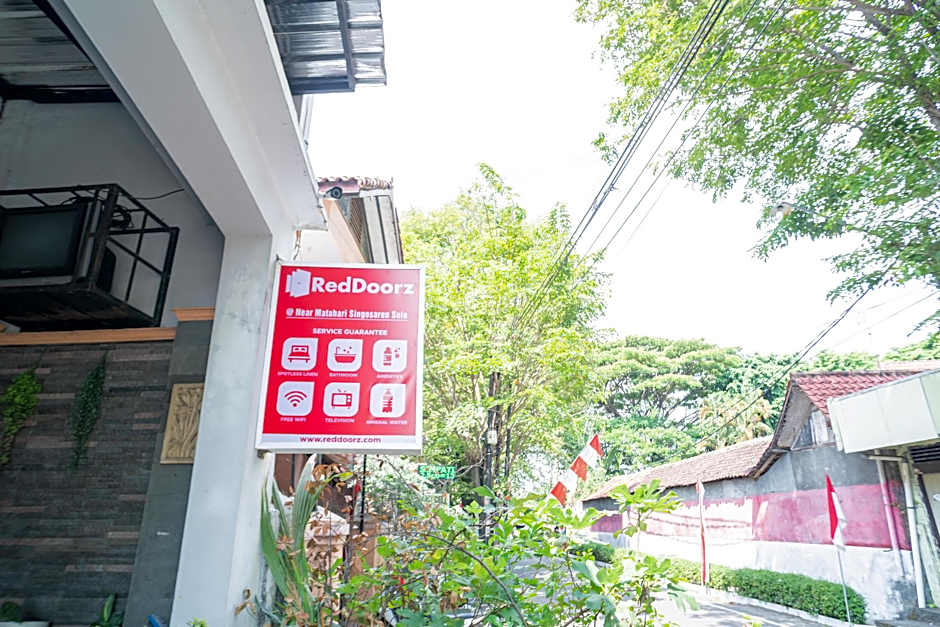 RedDoorz near Matahari Singosaren Solo