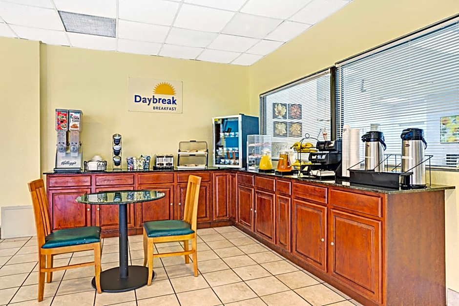 Days Inn by Wyndham Norfolk Military Circle