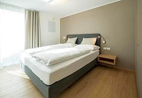 Apartment with Mountain View