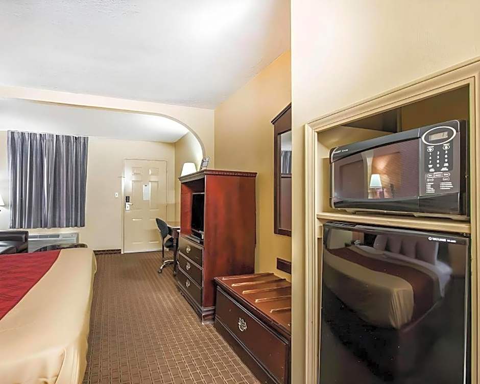 Econo Lodge Inn & Suites I-20, Exit 73