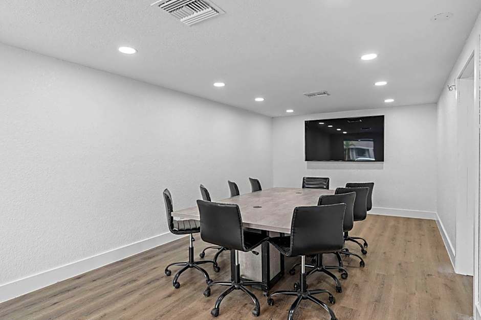 Super 8 by Wyndham Kissimmee-Orlando