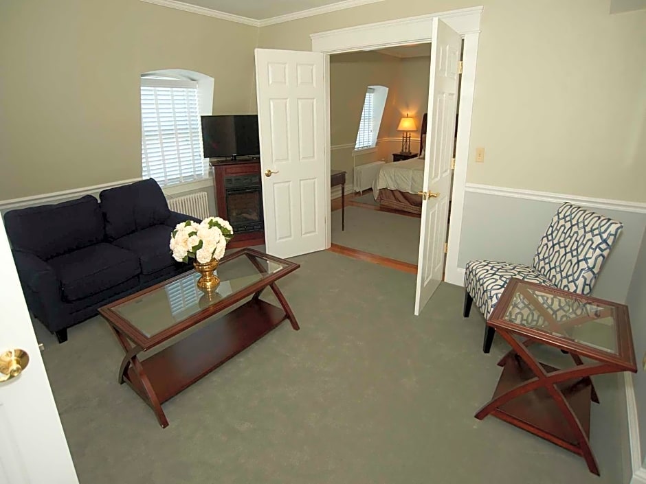 Bellevue Manor
