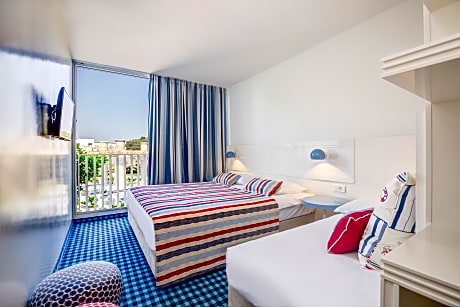 DOUBLE OR TWIN WITH EXTRA BED, COURTYARD/PARK VIEW WINDOW OR FRENCH BALCONY