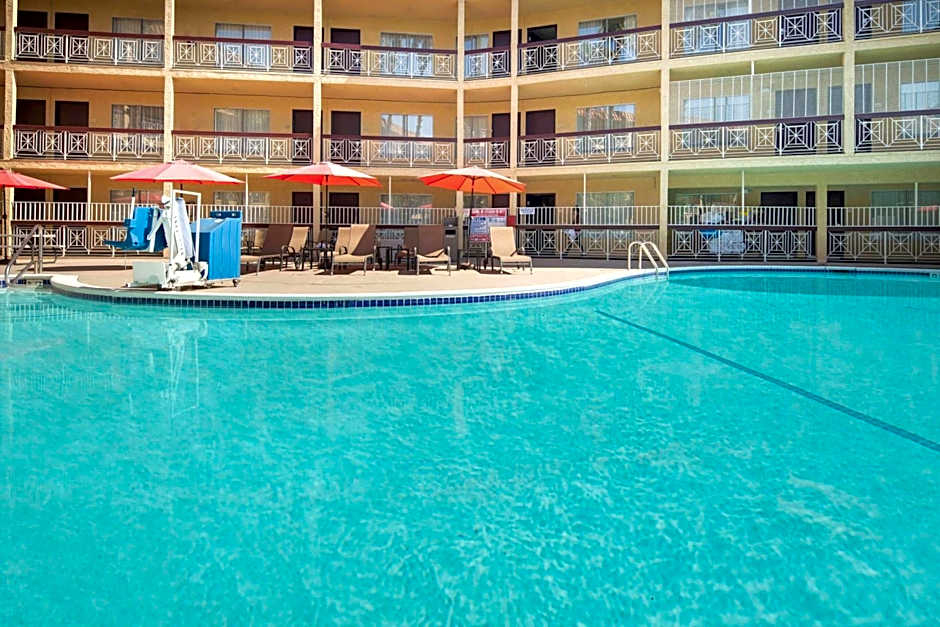 Ramada by Wyndham Burbank Airport