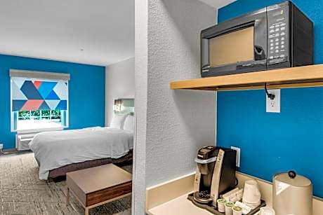 Suite - Hearing Accessible - Non-Smoking