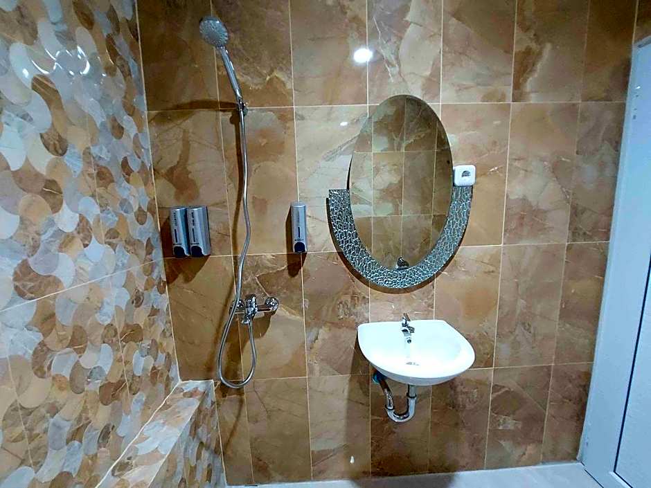 Rons City Hotel near Simpang Lima Semarang Mitra RedDoorz