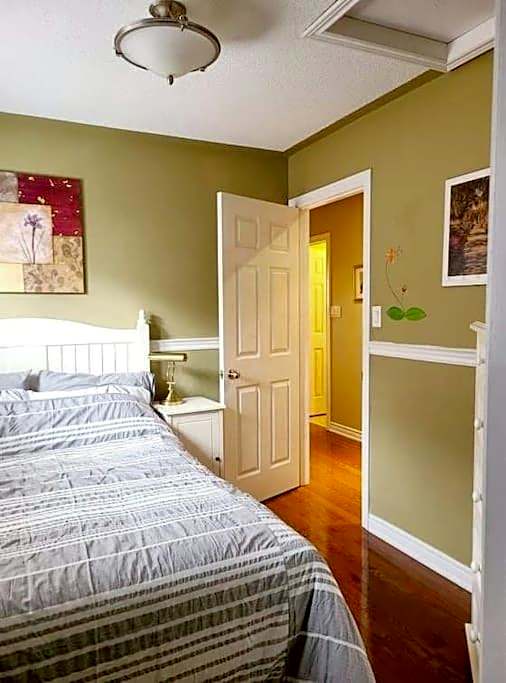 Top Floor of House in S Vaughan All to Yourself