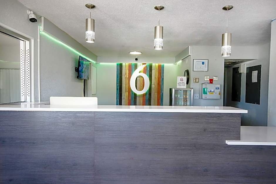 Motel 6 Topeka, KS - Northwest