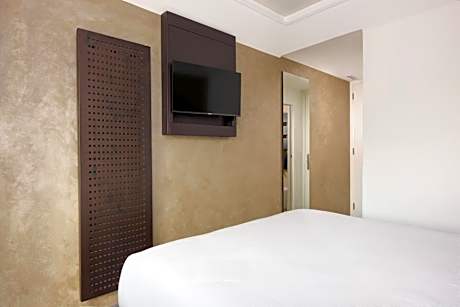 Classic Queen Room with Garden View - Non-Smoking