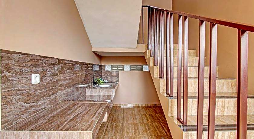 OYO Life 93497 Griya Kost Rr