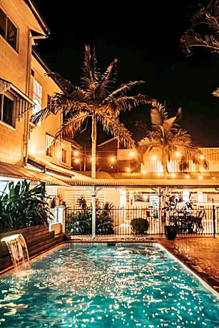 Cairns Queens Court