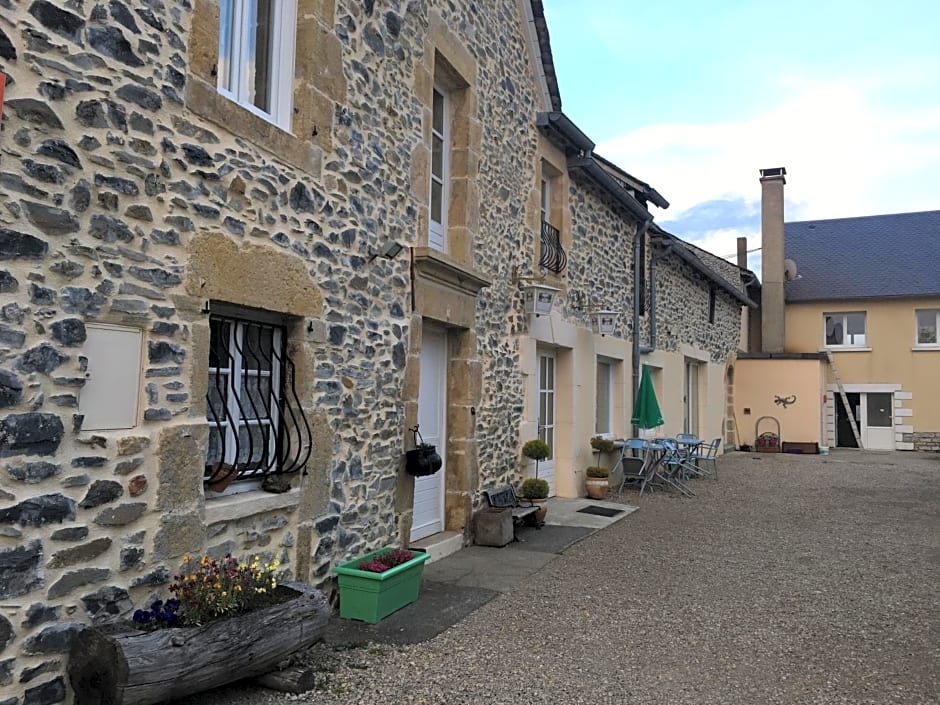 AUX PORTES D'AUBRAC studio 2 personnes