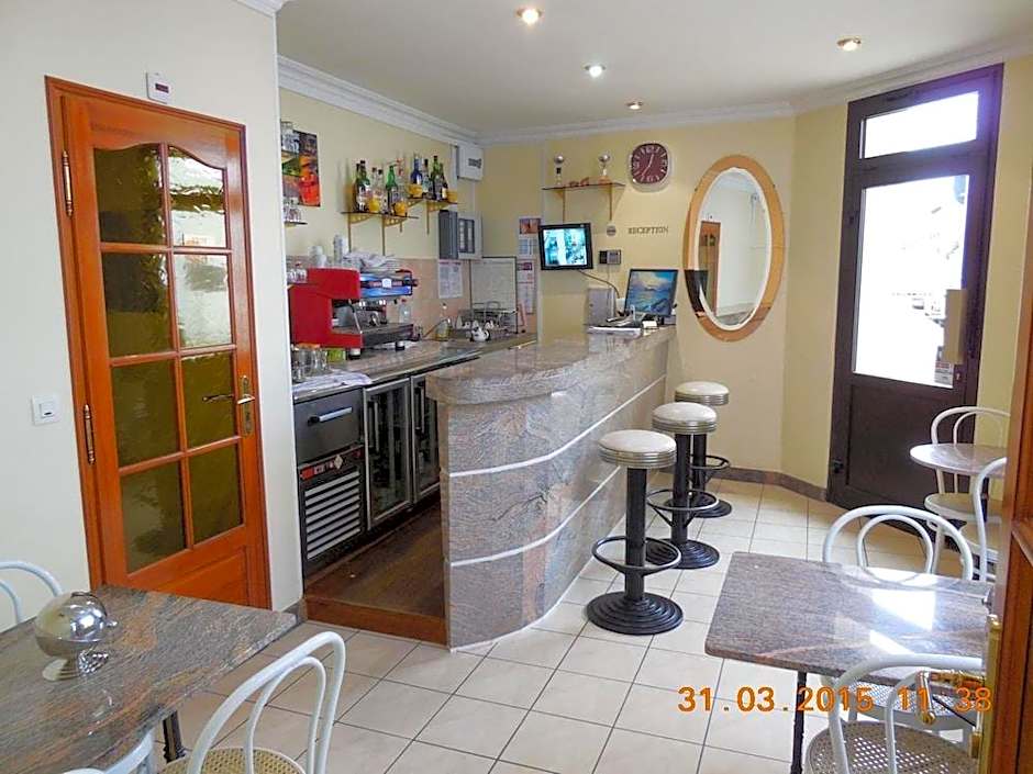 Hotel le Petit Chateau (ex hotel des amis)