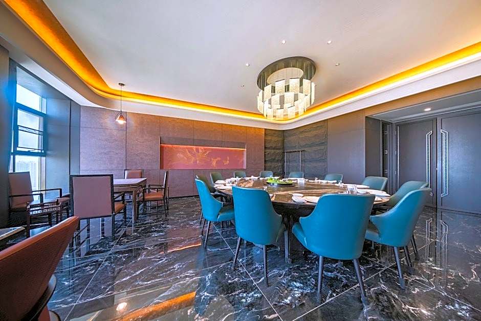 IU Hotels· Lanzhou Xike Station Huanghelou Branch