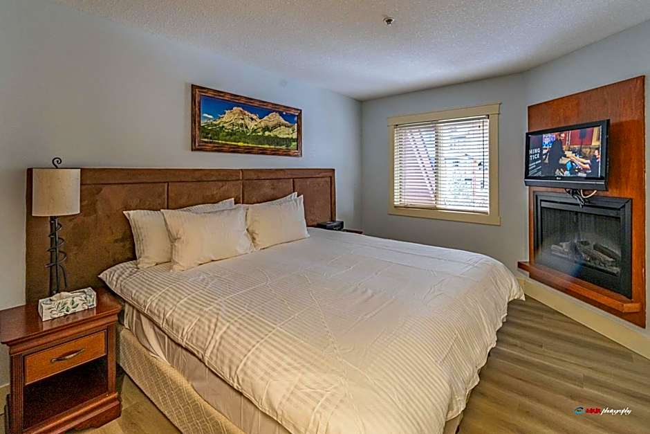 Solara Suite with Indoor Pool / Hot tub / Parking
