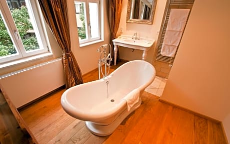 Deluxe Double Room with Bath