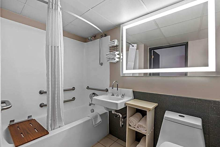 Days Inn by Wyndham Liberty