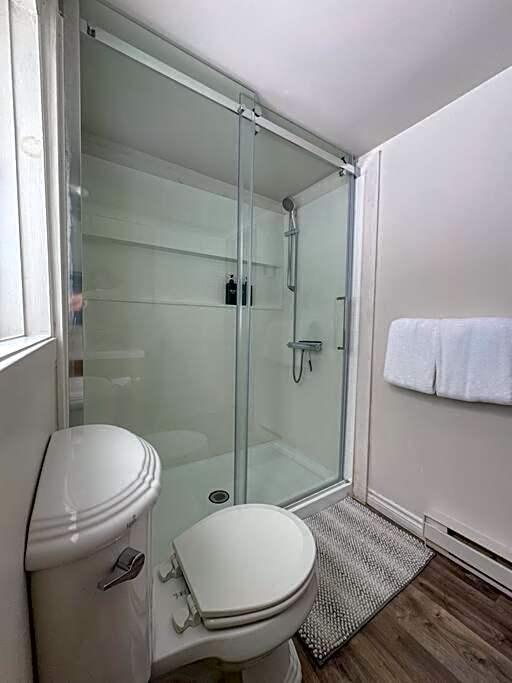 Lake retreat 5BR with SPA, watercraft and kids playground