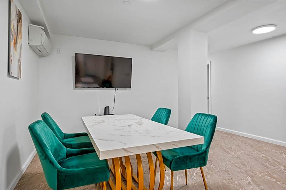 Upper East Side Luxury 3BR 2B 1700 square feet