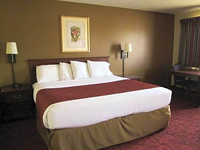 AmericInn by Wyndham West Bend