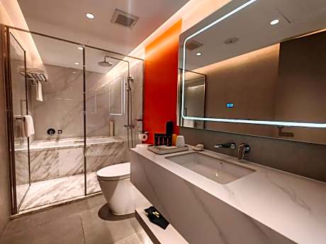 Comfort Triple Room ----- Exclusive Deluxe Room B with Extra Bed