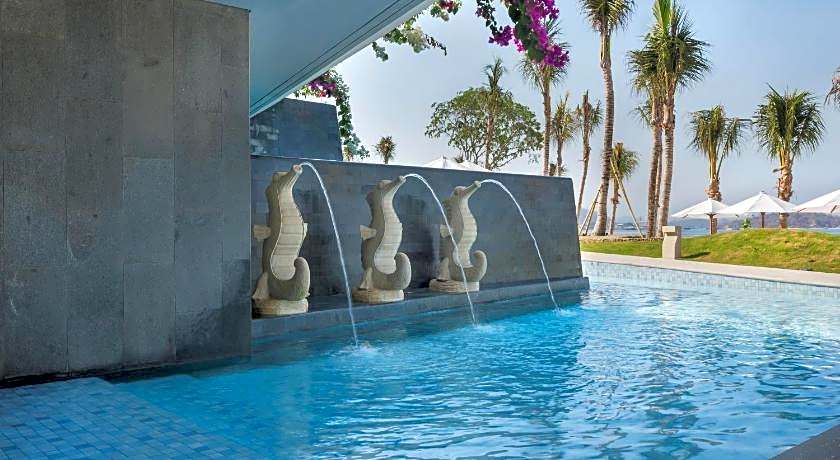 AYANA Komodo Waecicu Beach