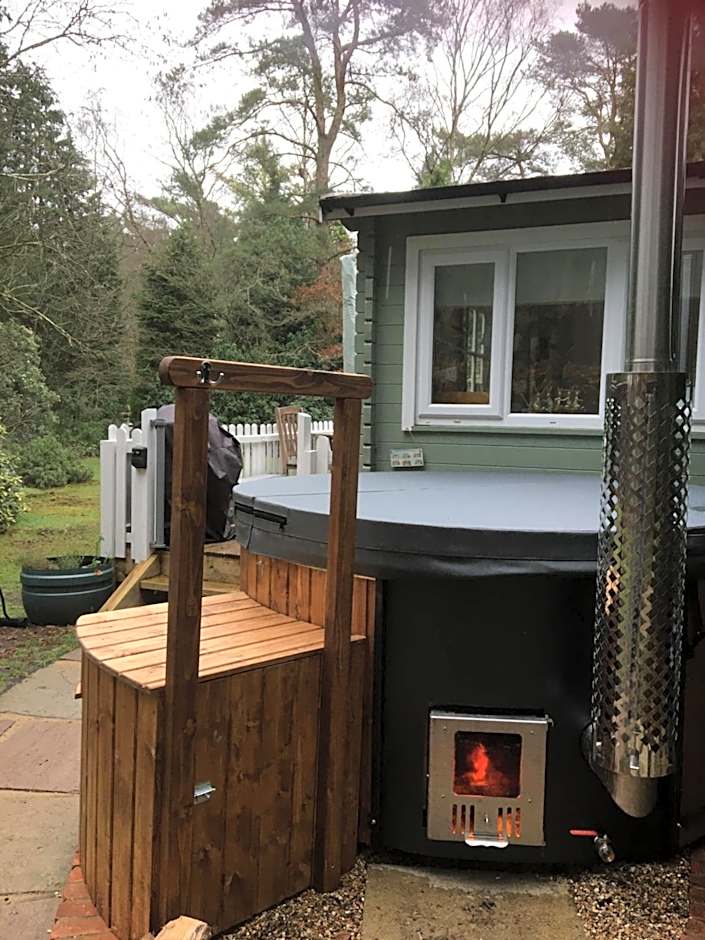 Woodland Cabin With private Wood-Fired Hot-Tub