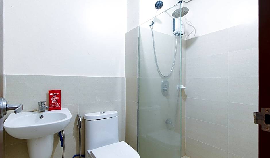 RedDoorz Plus @ Cuarto Verde Staycation