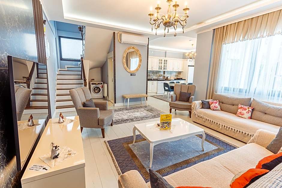 POISON GARDEN SUİTE