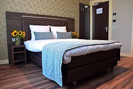 Quadruple Room with Canal View