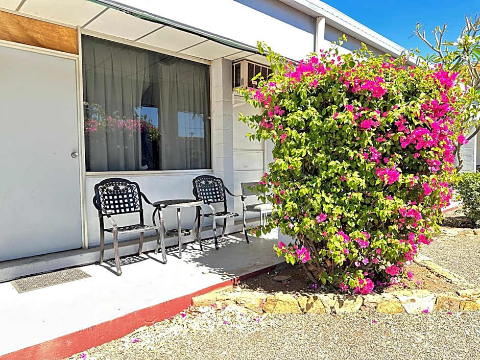 Inland Oasis Motel