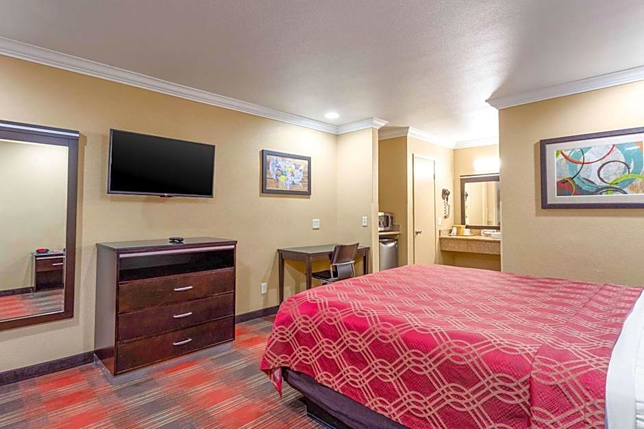 Econo Lodge Inn & Suites Escondido