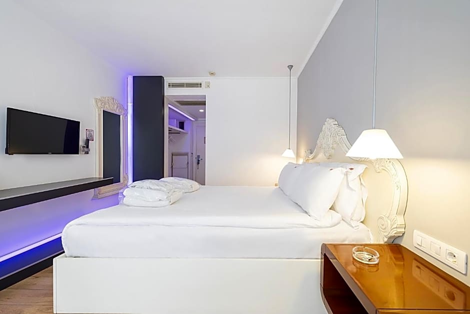 Hotel Beyond