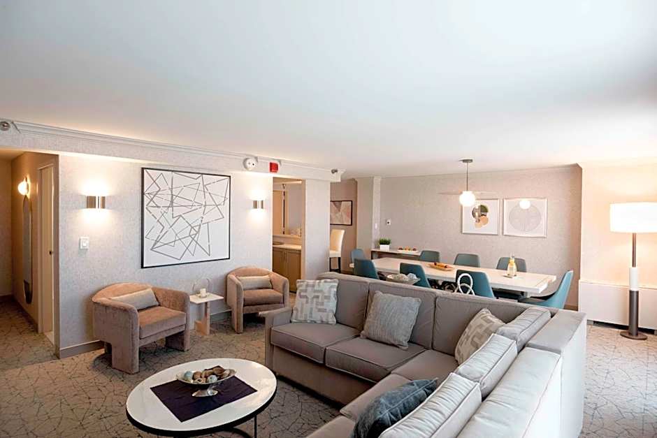 DoubleTree By Hilton Hotel And Conference Center Chicago North Shore