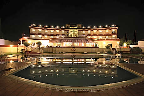 Twin Room with Spa Access (1 or 2 beds)