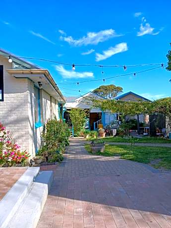 1849 Backpackers Albany