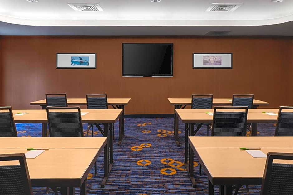 Courtyard by Marriott Portland Airport
