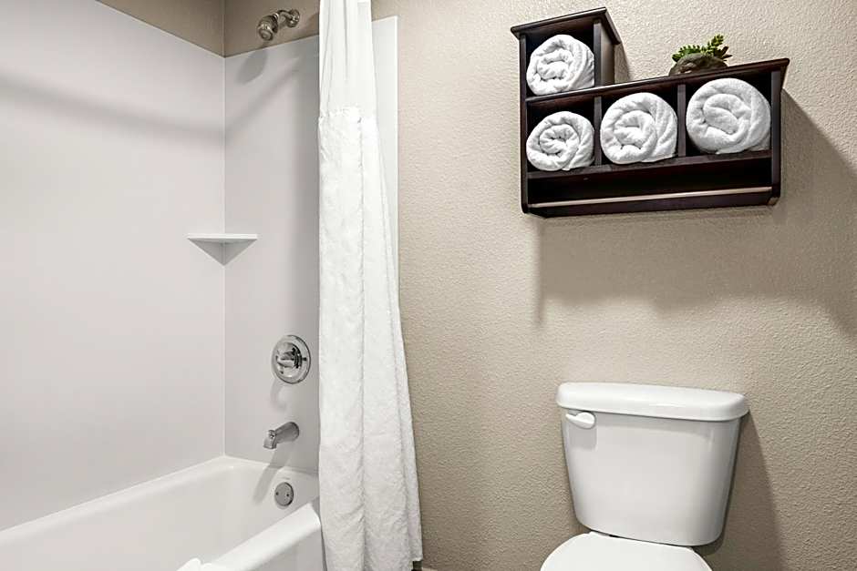 Yosemite Southgate Hotel & Suites