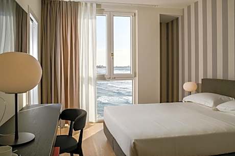 Double or Twin Room with Sea View