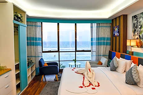 Deluxe Suite with Sea View