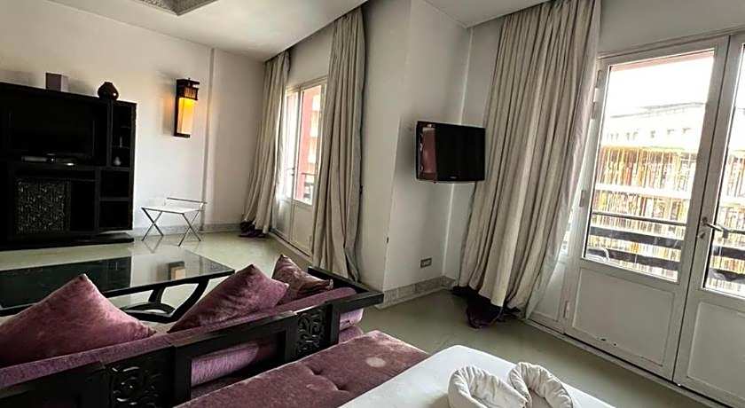 La Renaissance Hotel