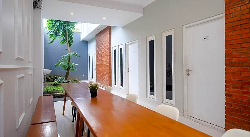 Urbanview Stay H jakal by RedDoorz – Sleman, MN