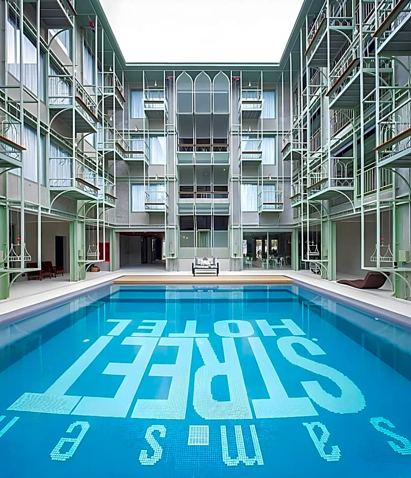 Samsen Street Hotel