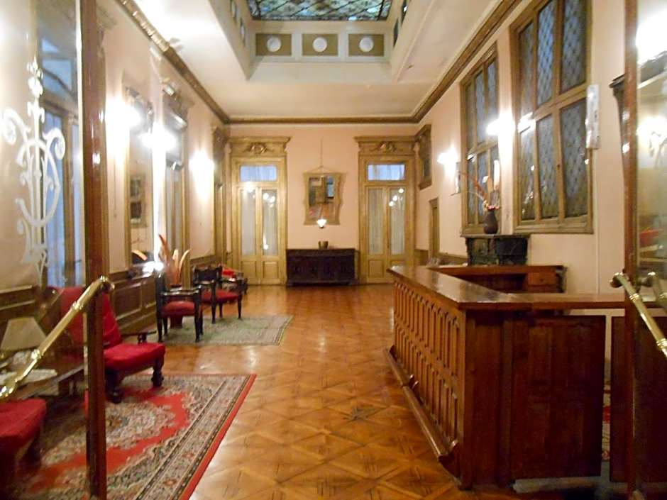 Hotel Reina