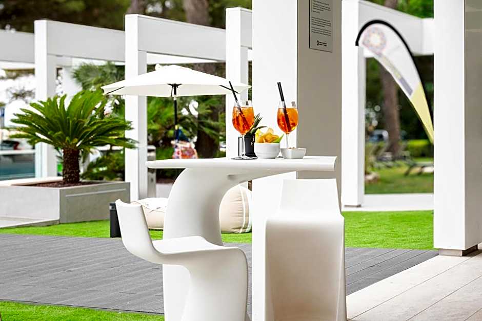International Beach Hotel