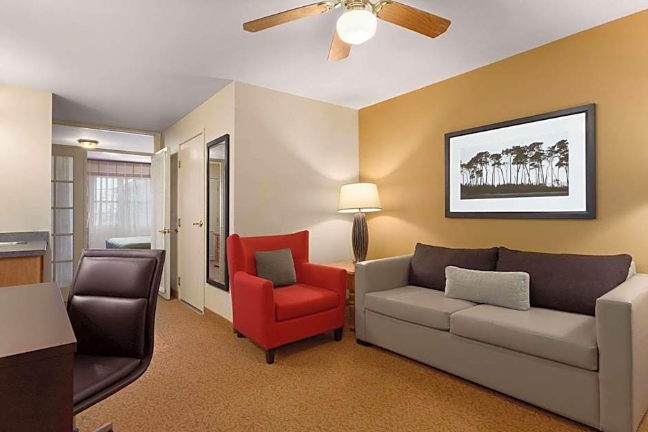 Country Inn & Suites Rochester South Mayo Clinic – Rochester, MN