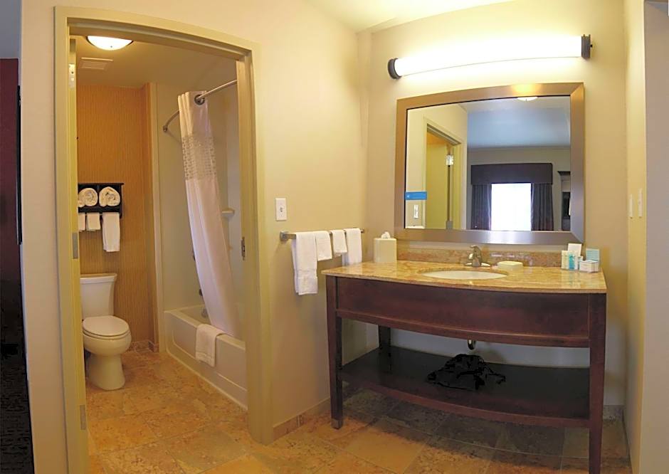 Hampton Inn By Hilton & Suites Grand Forks
