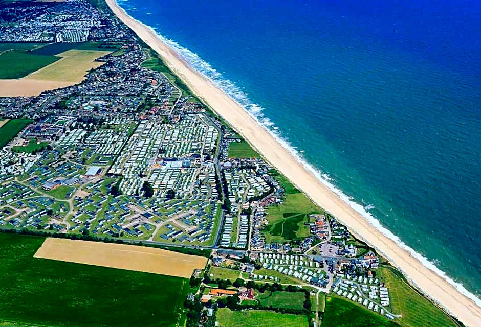 Heron 41, Scratby - California Cliffs, Parkdean, sleeps 6, pet friendly, bed linen and towels included - close to the beach