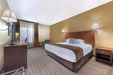 1 King Bed, Non-Smoking, Refrigerator, 32-Inch Lcd Television, High Speed Internet Access, Full Brea